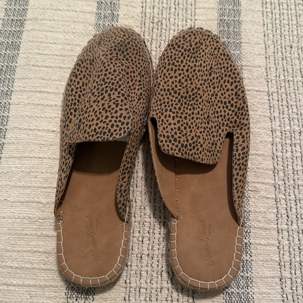 Leopard Slides from Universal Thread 8.5 - Picture 2 of 5
